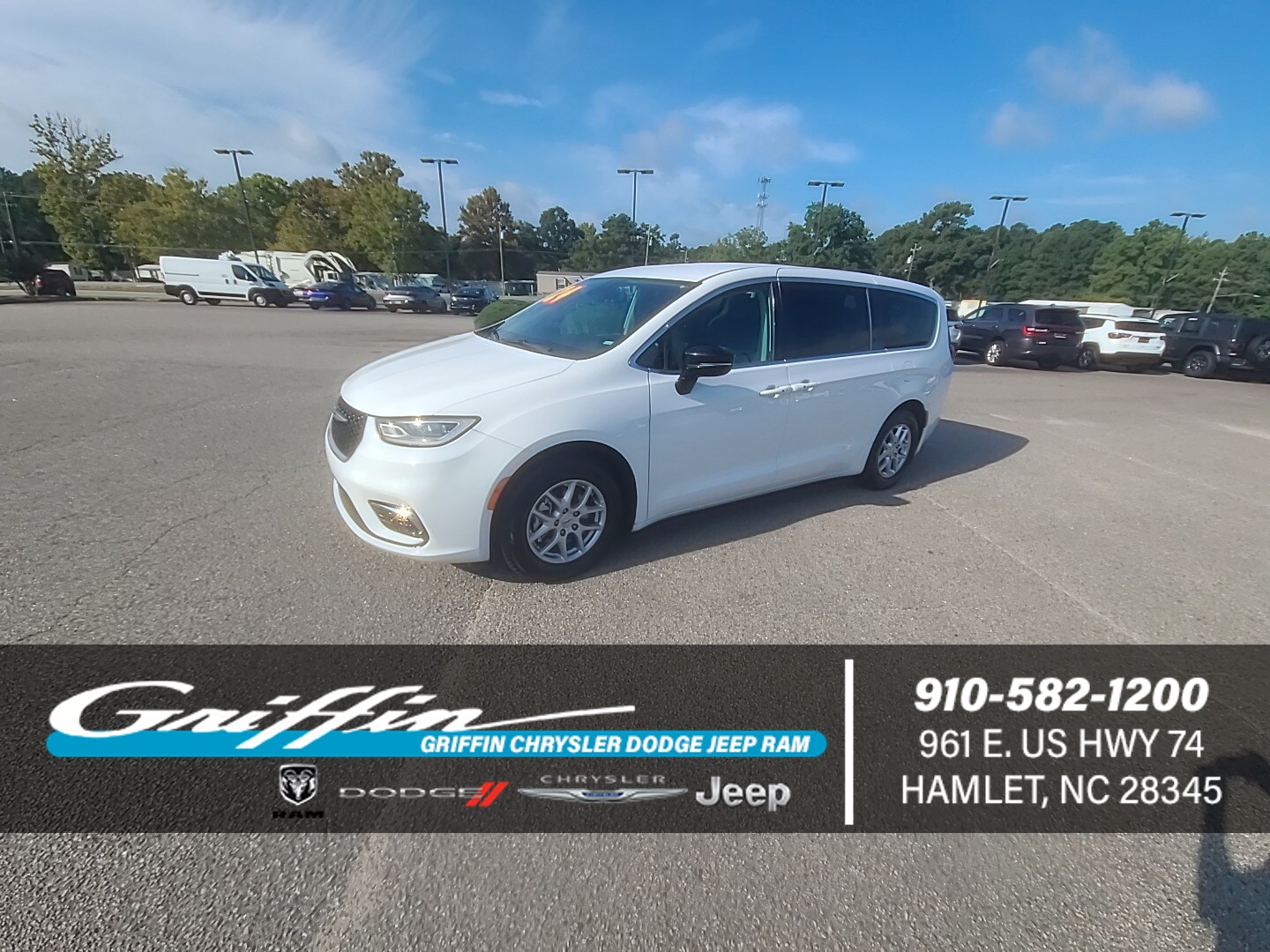 Used 2024 Chrysler Pacifica Touring L Mini-van Passenger