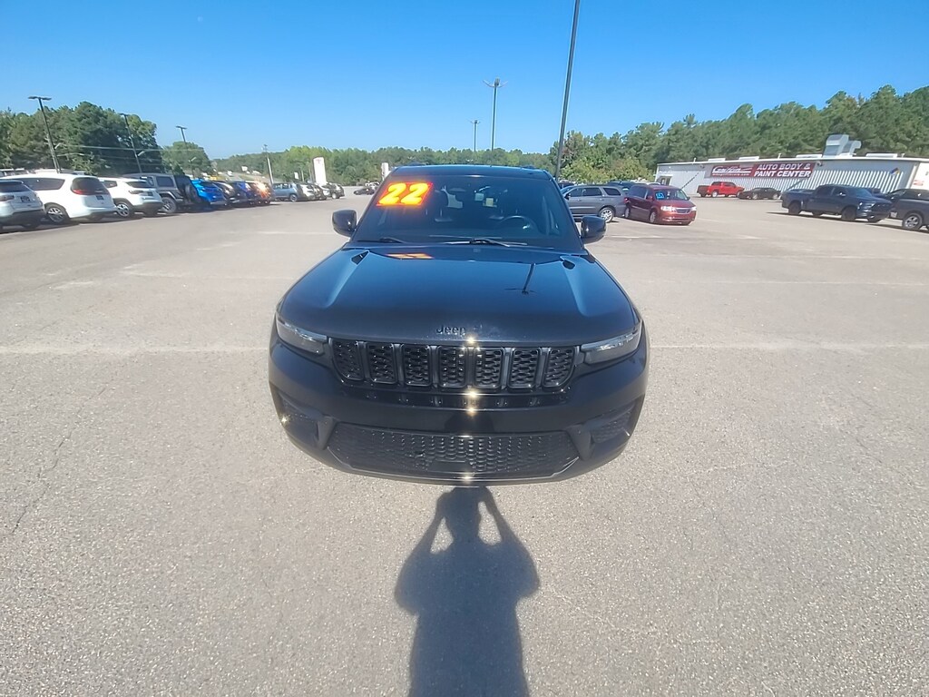Used 2022 Jeep Grand Cherokee Altitude Sport Utility