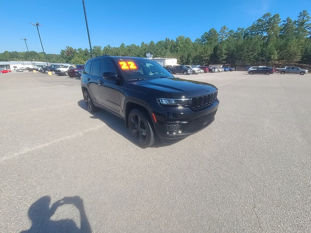 Used 2022 Jeep Grand Cherokee Altitude Sport Utility