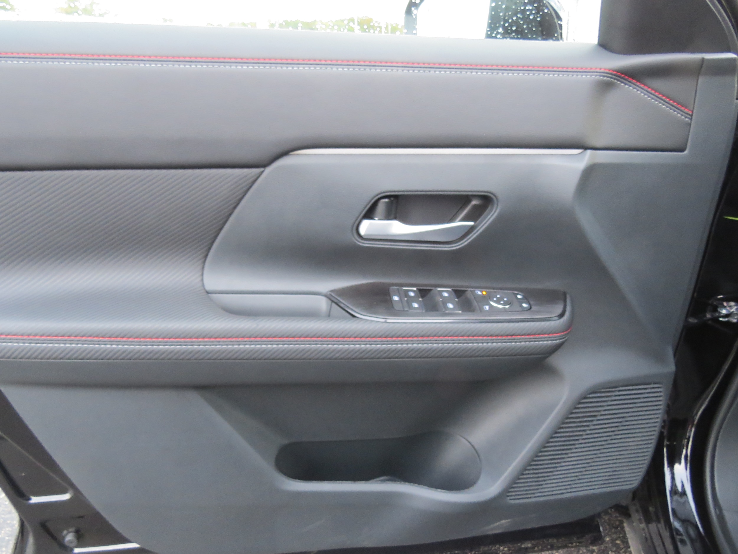 2026 Nissan KICKS SR - Photo 8