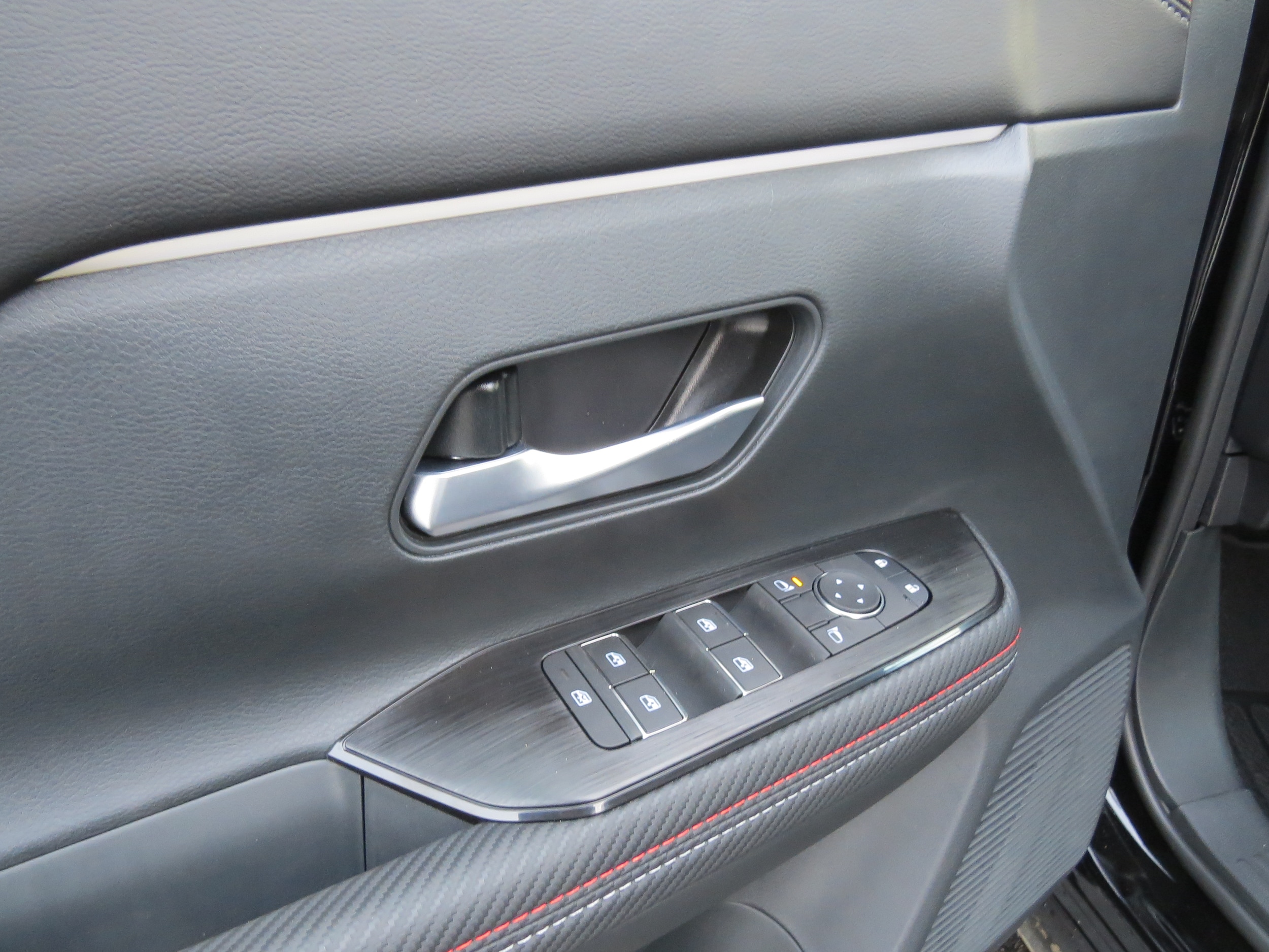 2026 Nissan KICKS SR - Photo 10