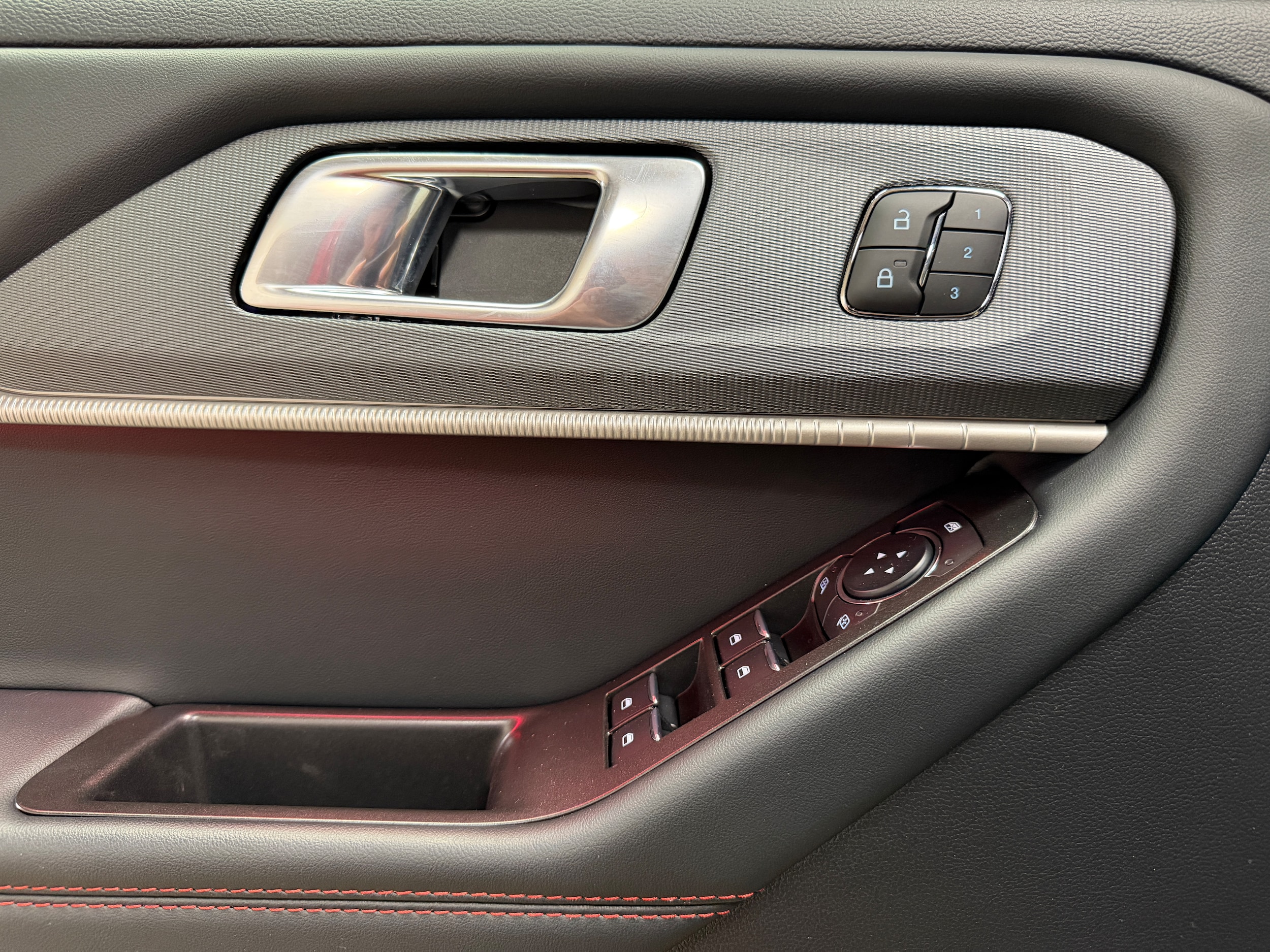 2026 Ford Explorer ST-LINE - Photo 15