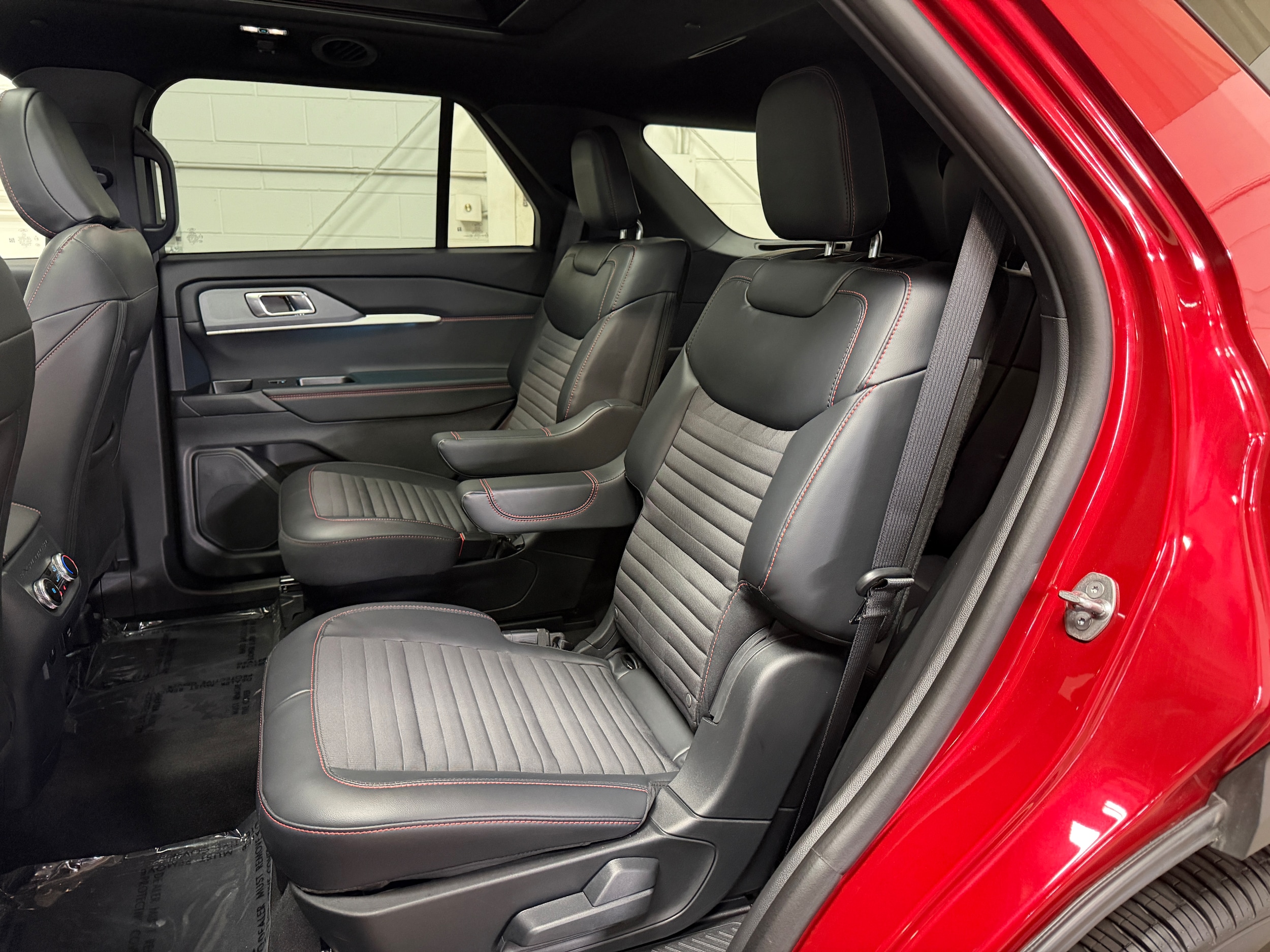 2026 Ford Explorer ST-LINE - Photo 11