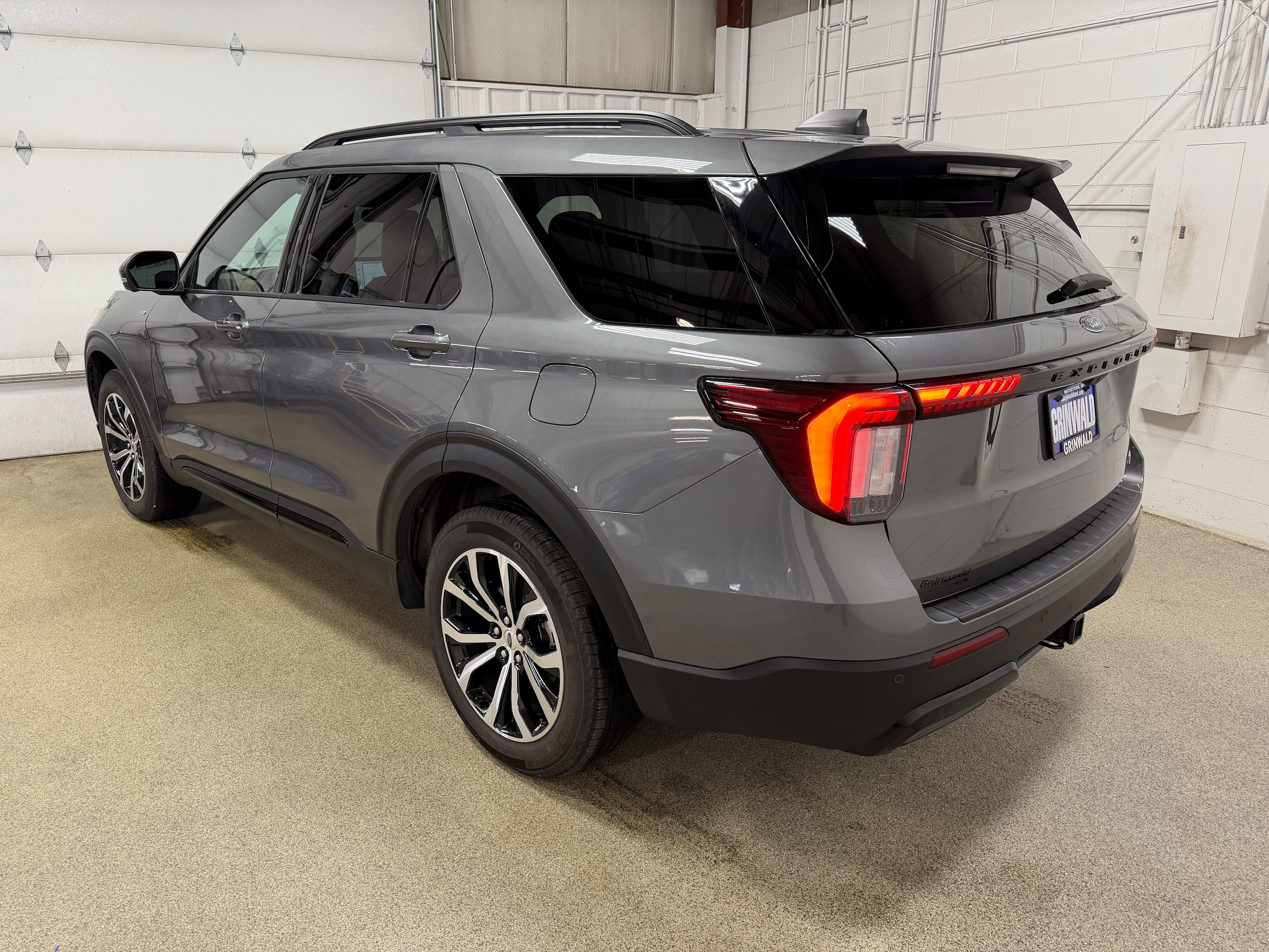 2025 Ford Explorer ST-LINE - Photo 7