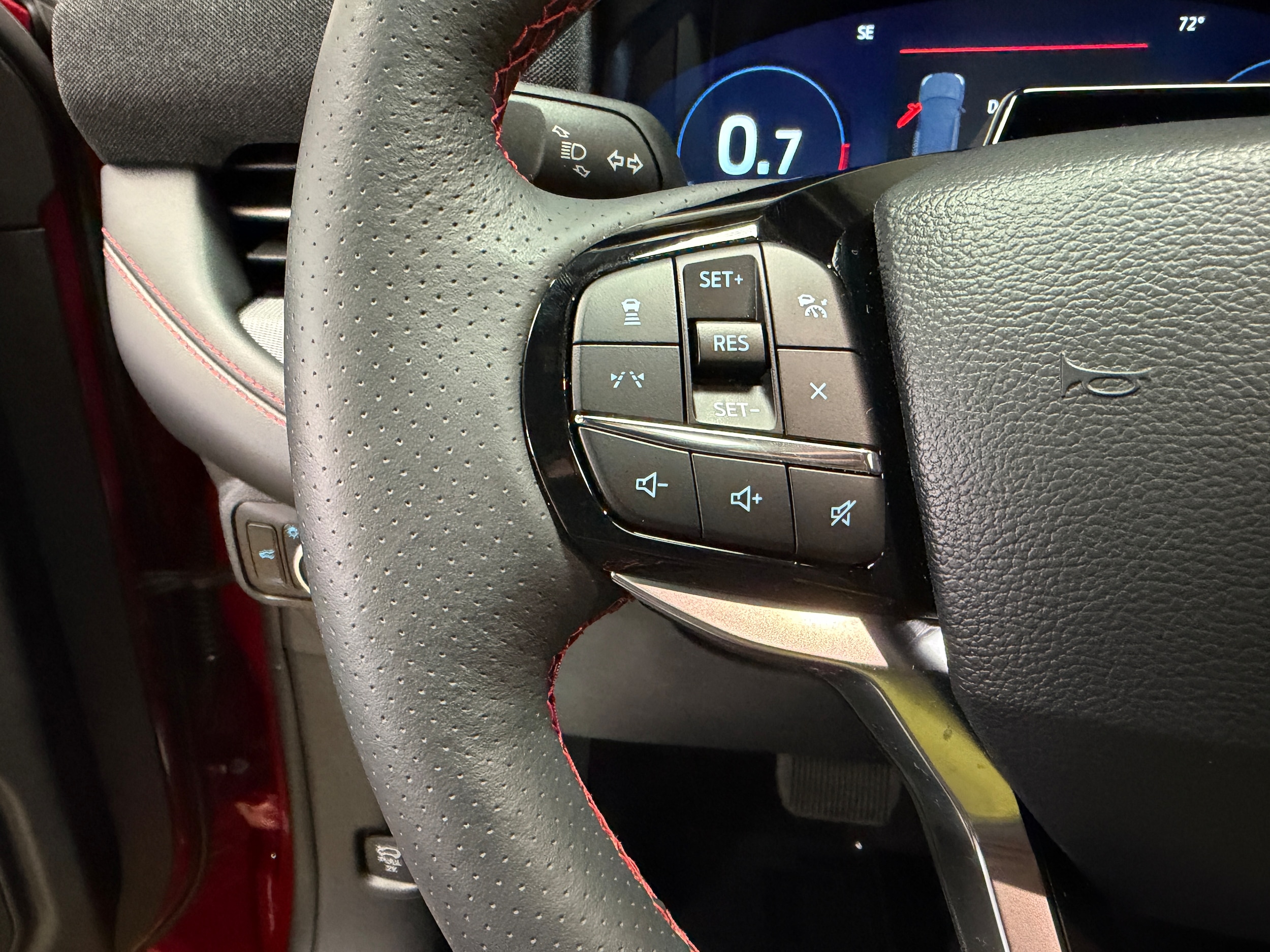 2026 Ford Explorer ST-LINE - Photo 18