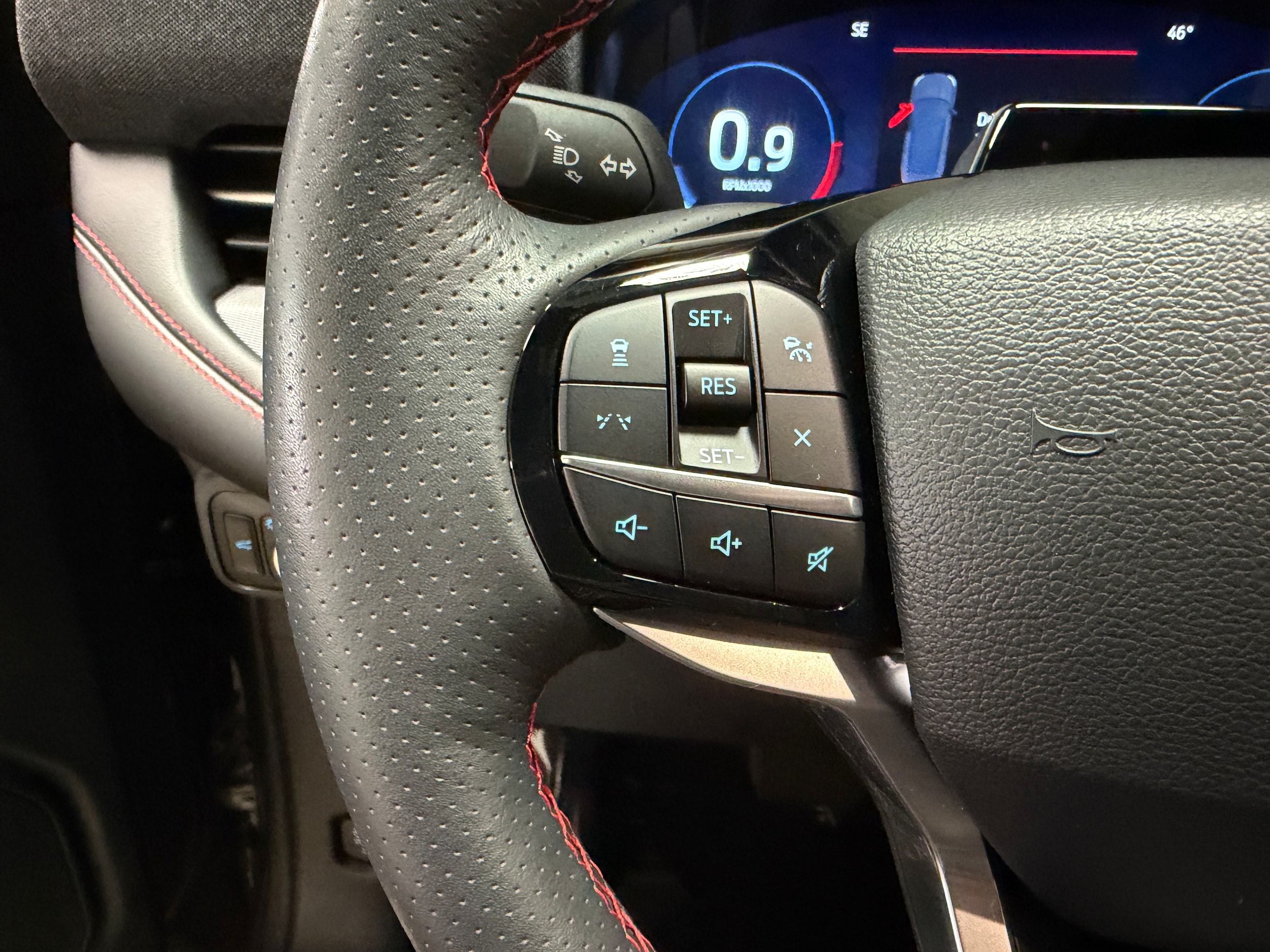 2025 Ford Explorer ST-LINE - Photo 16
