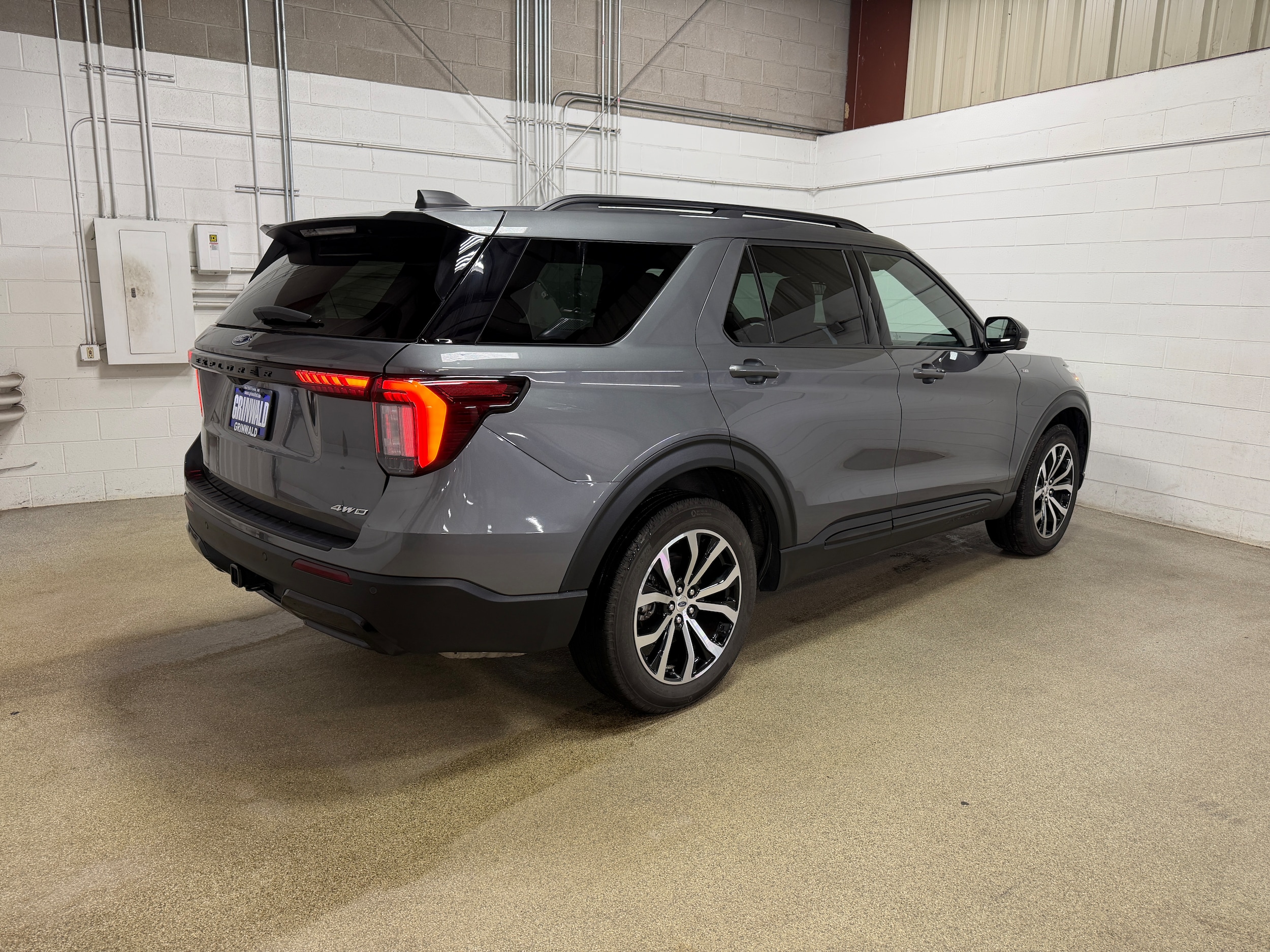 2025 Ford Explorer ST-LINE - Photo 8