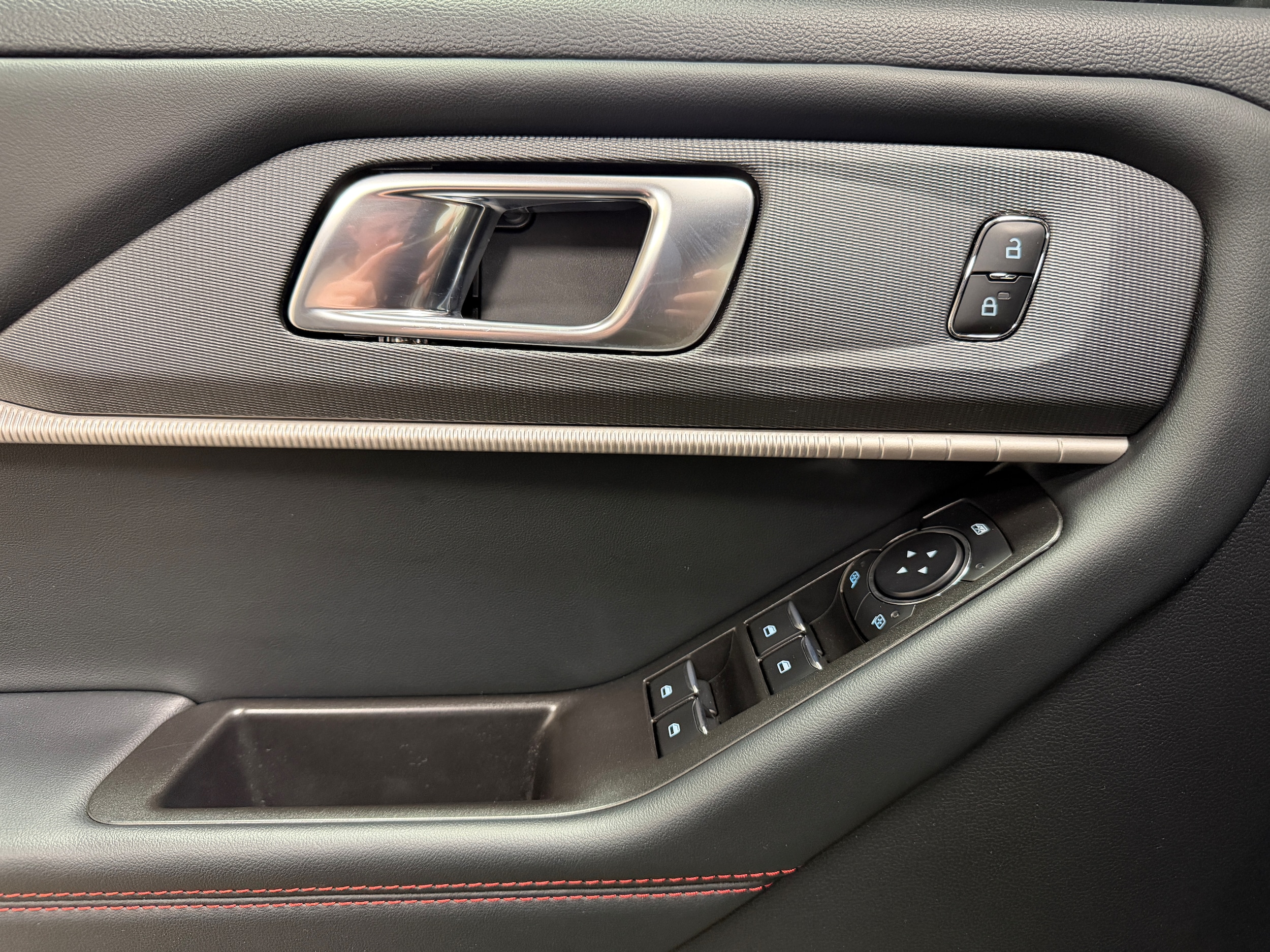 2025 Ford Explorer ST-LINE - Photo 13
