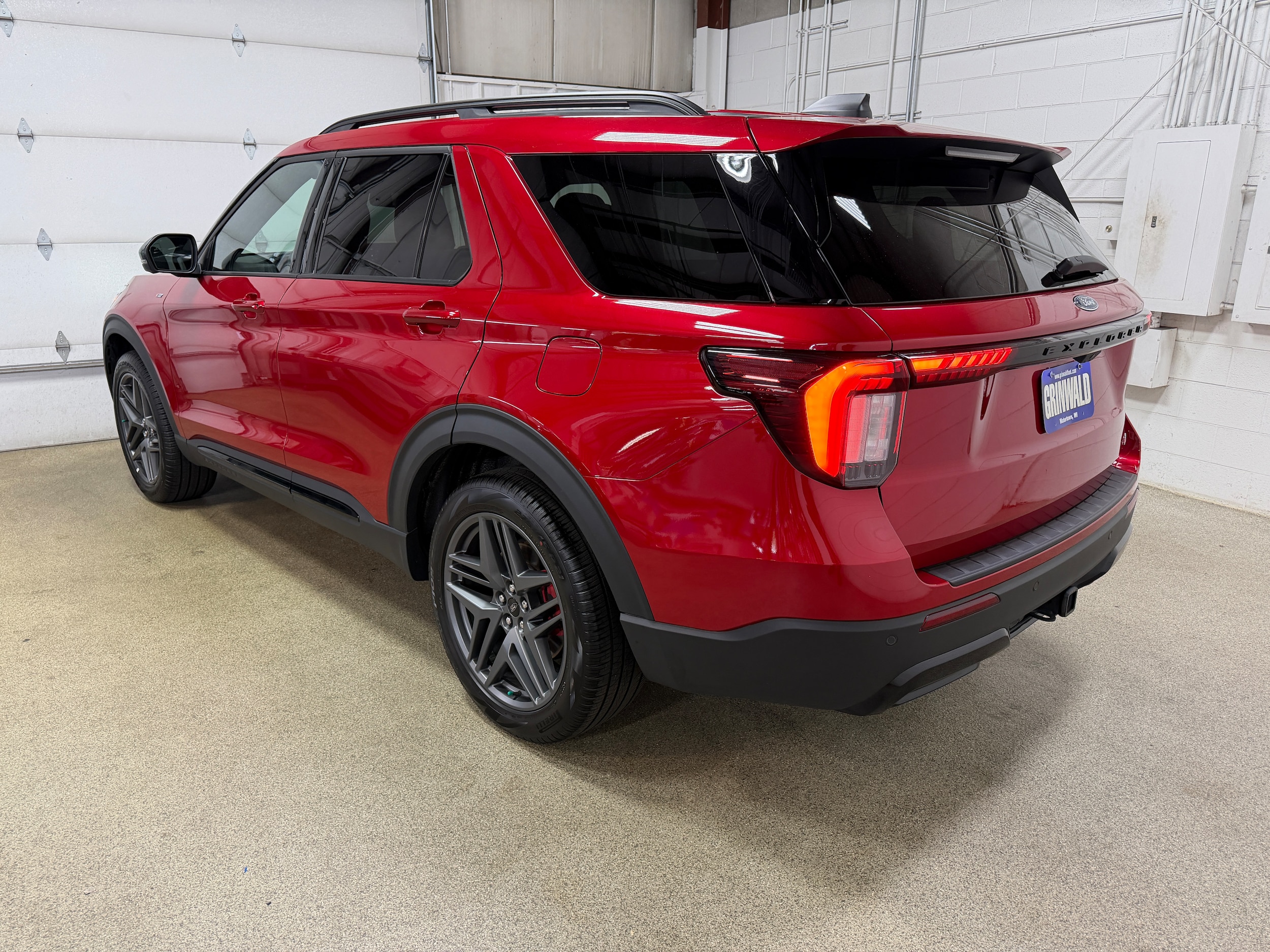 2026 Ford Explorer ST-LINE - Photo 8