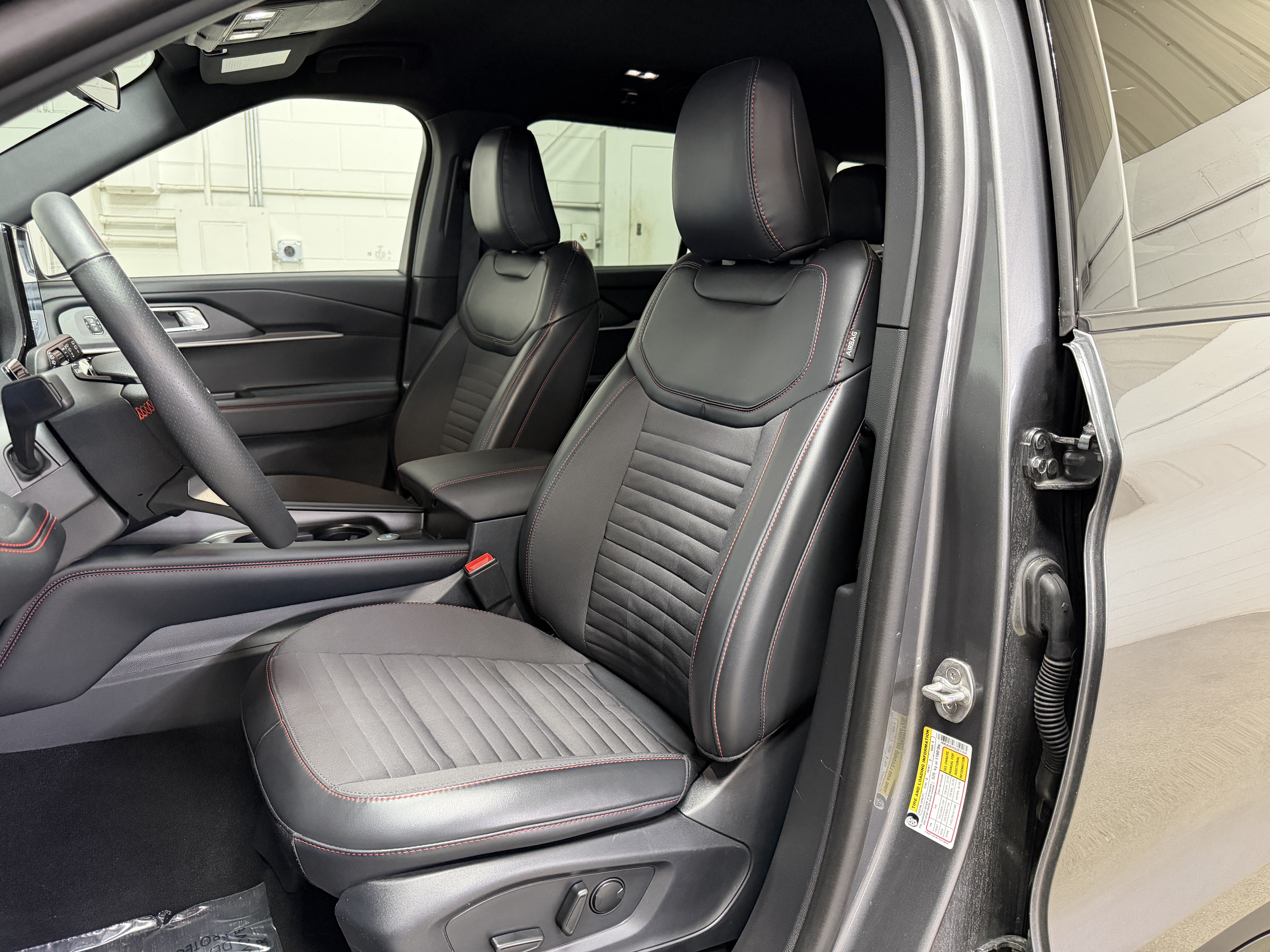 2025 Ford Explorer ST-LINE - Photo 9