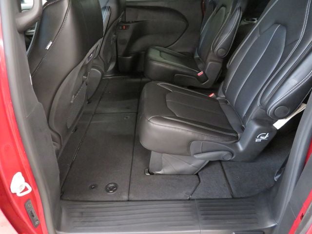 2026 Chrysler Pacifica Select - Photo 11