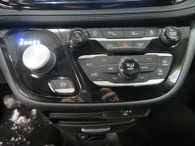 2026 Chrysler Pacifica Select - Photo 9