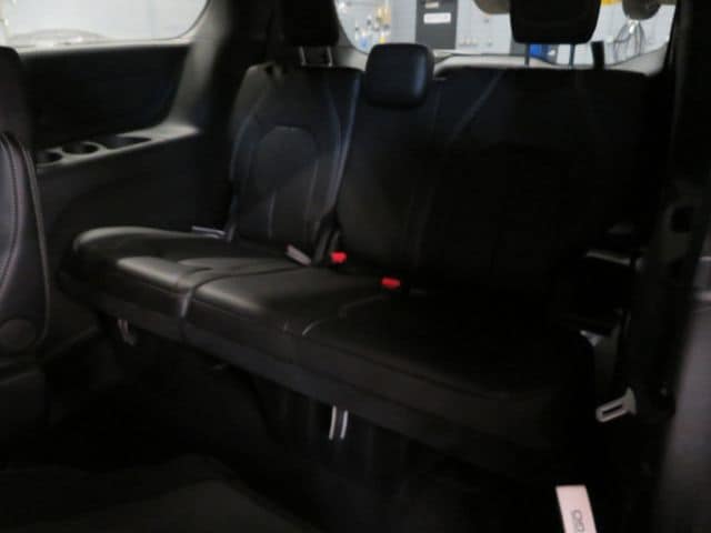 2026 Chrysler Pacifica Select - Photo 12