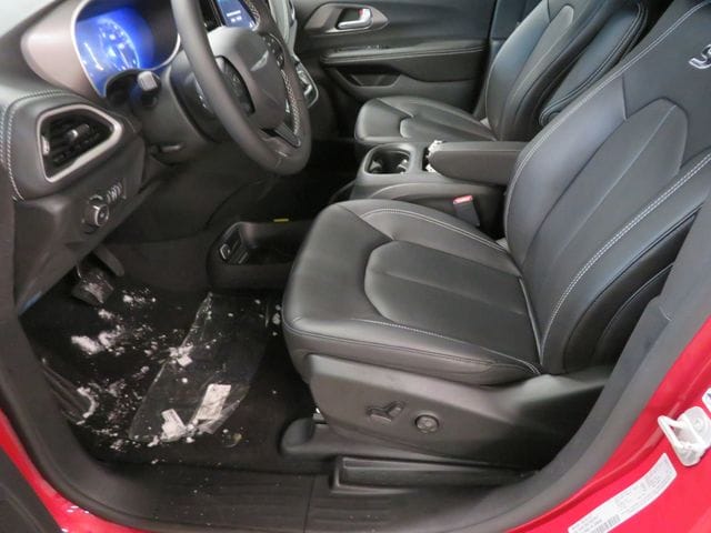 2026 Chrysler Pacifica Select - Photo 6
