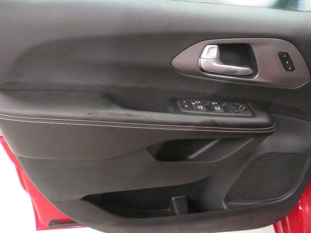 2026 Chrysler Pacifica Select - Photo 10
