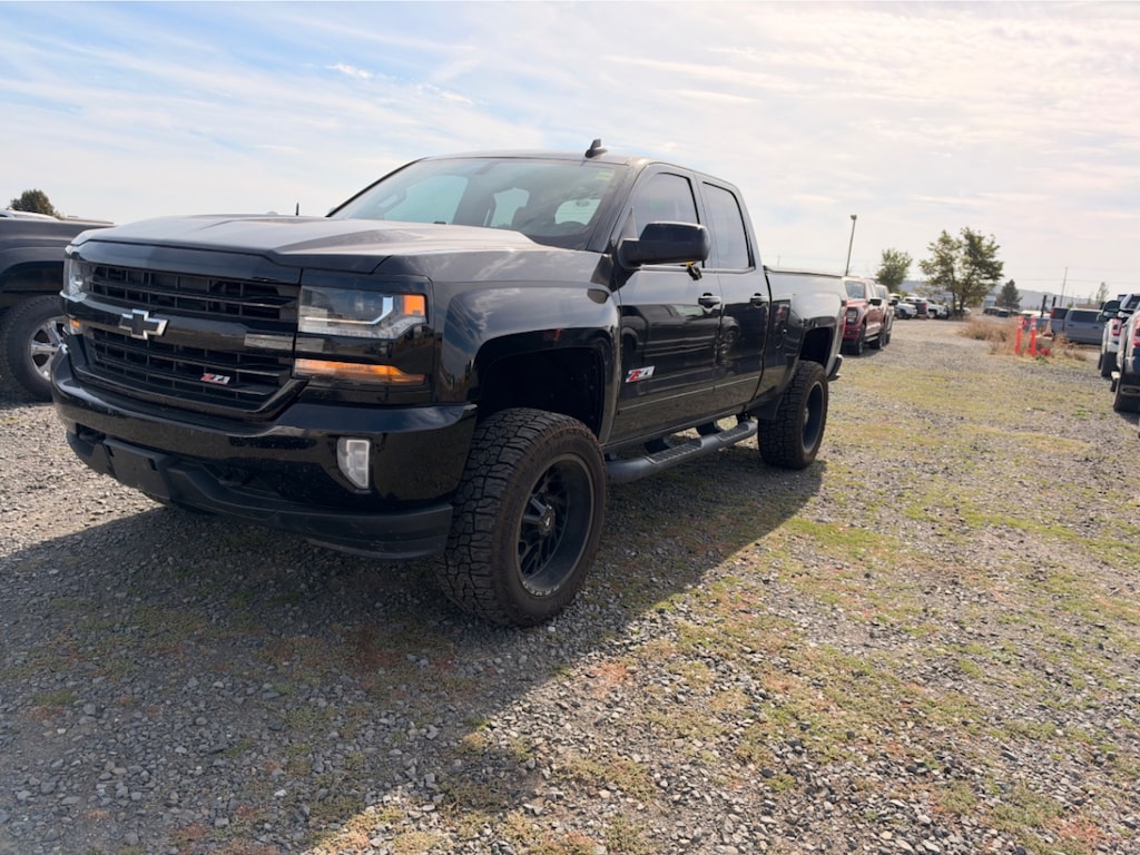Used 2017 Chevrolet Silverado LT Cab; Extended