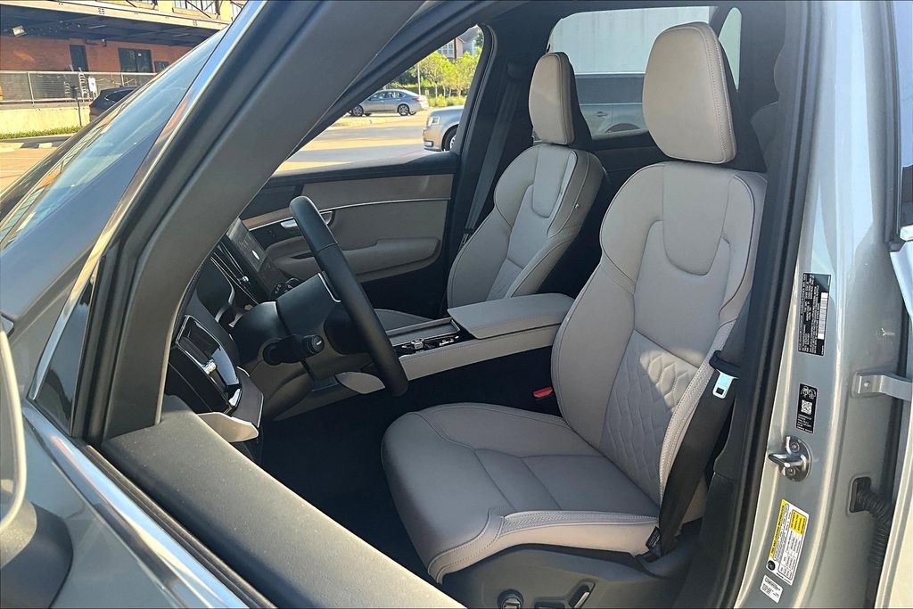 2026 Volvo XC90 Plus - Photo 21
