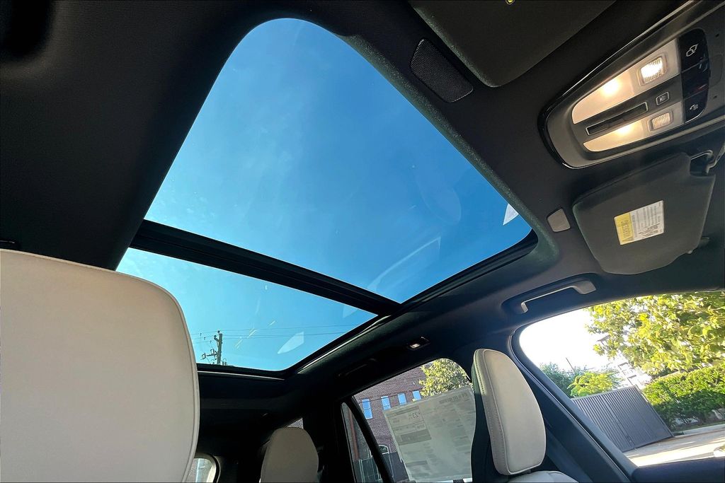 2026 Volvo XC90 Plus - Photo 18