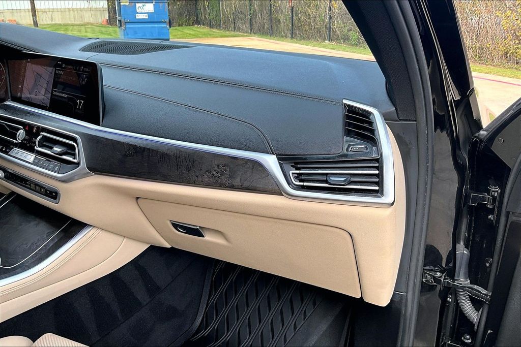 2021 BMW X5 M50i - Photo 21