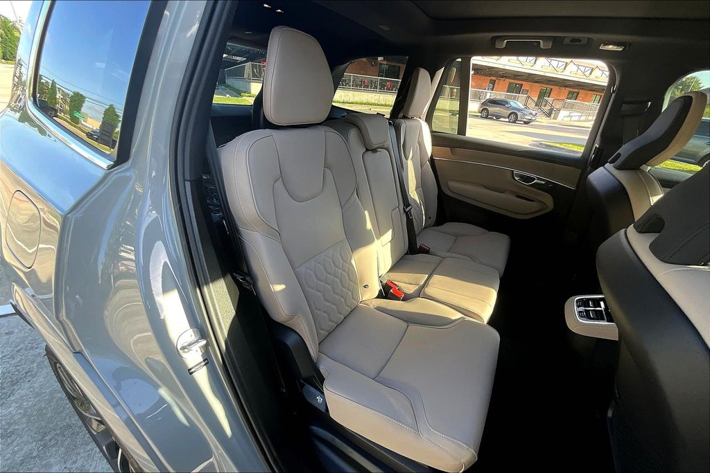 2026 Volvo XC90 Plus - Photo 10