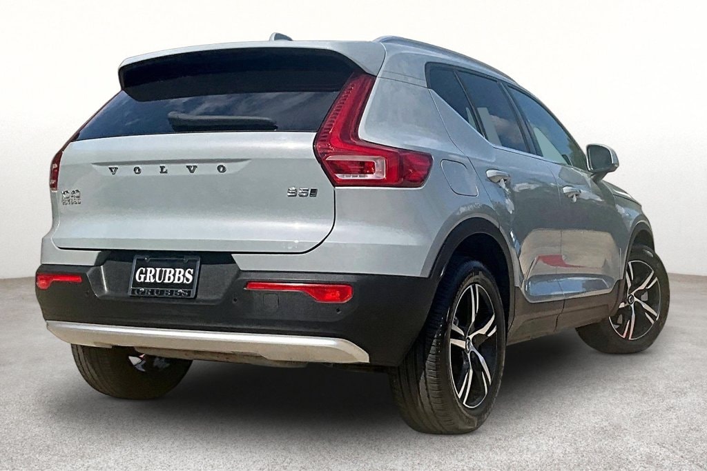 Certified 2025 Volvo XC40 B5 Core SUV