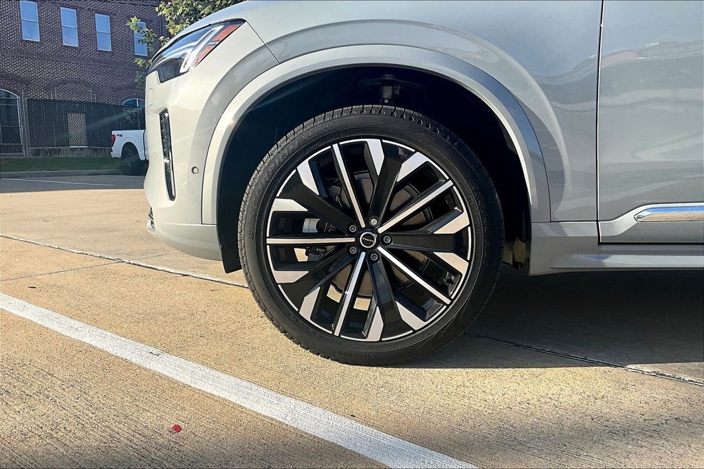 2026 Volvo XC90 Plus - Photo 23