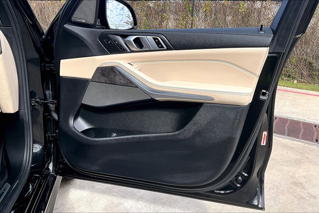2021 BMW X5 M50i - Photo 25