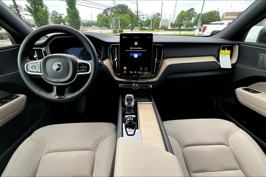 2026 Volvo XC60 Plus - Photo 7