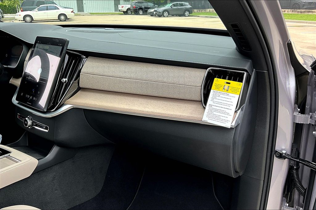 2026 Volvo XC90 Plus - Photo 11