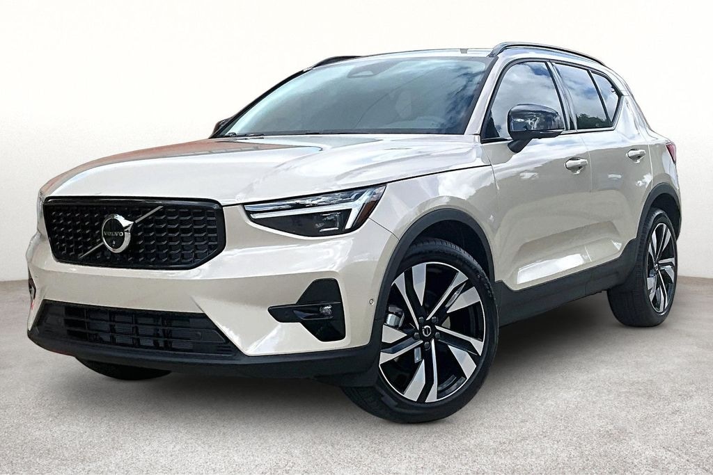 New 2026 Volvo XC40 B5 Ultra SUV
