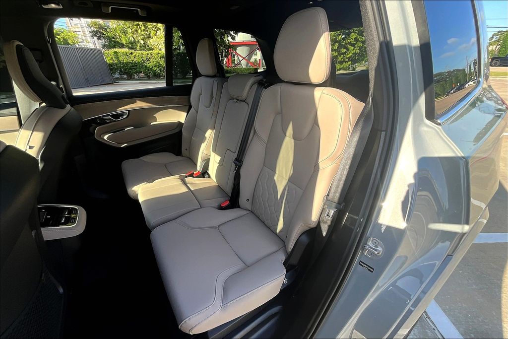 2026 Volvo XC90 Plus - Photo 14