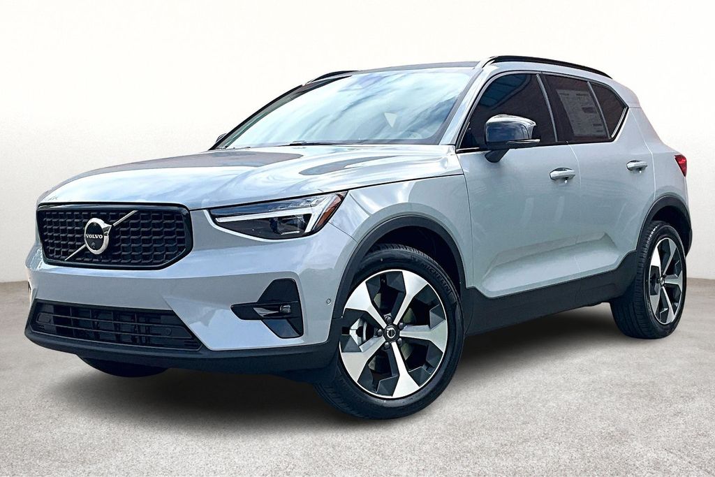 New 2026 Volvo XC40 B5 Plus SUV
