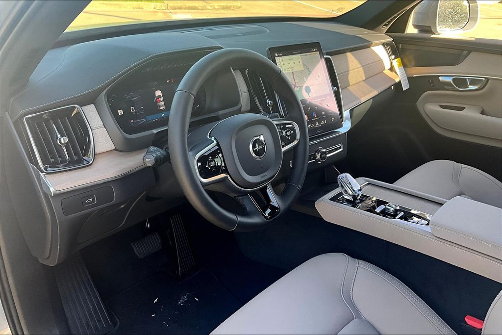 2026 Volvo XC90 Plus - Photo 16