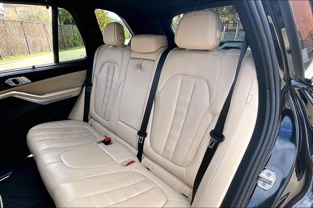 2021 BMW X5 M50i - Photo 35