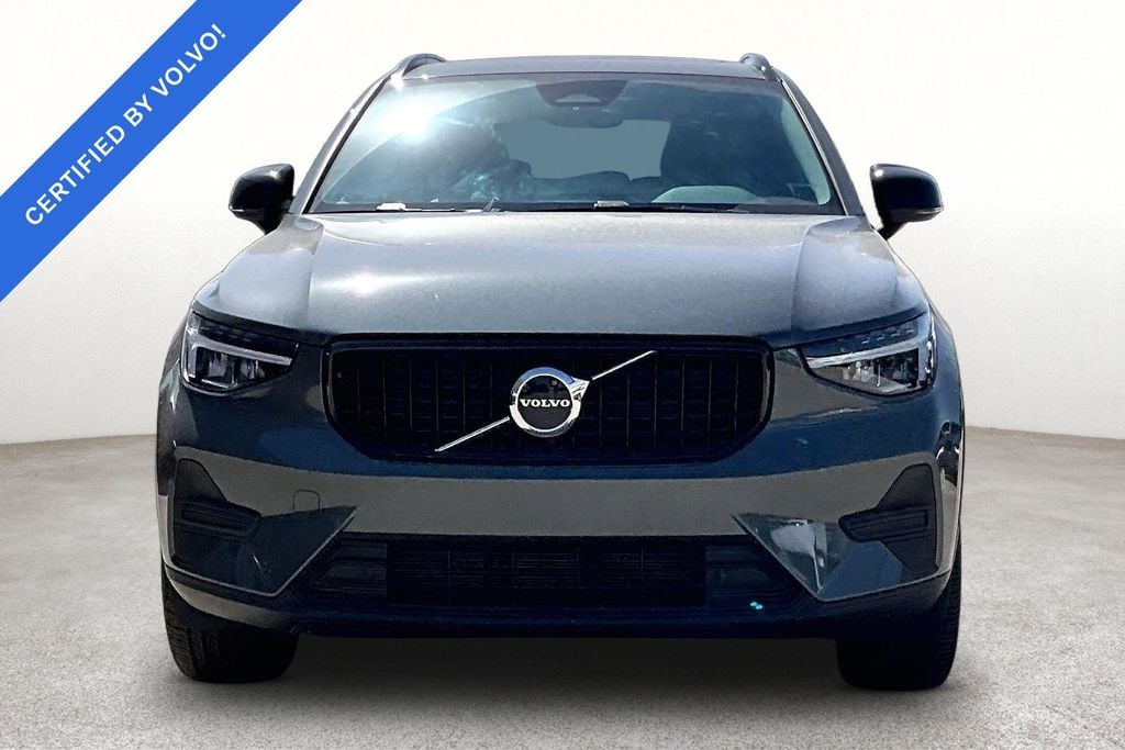 Used 2026 Volvo XC40 B4 Core SUV