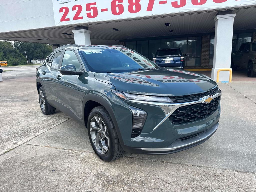 Used 2025 Chevrolet Trax LT SUV