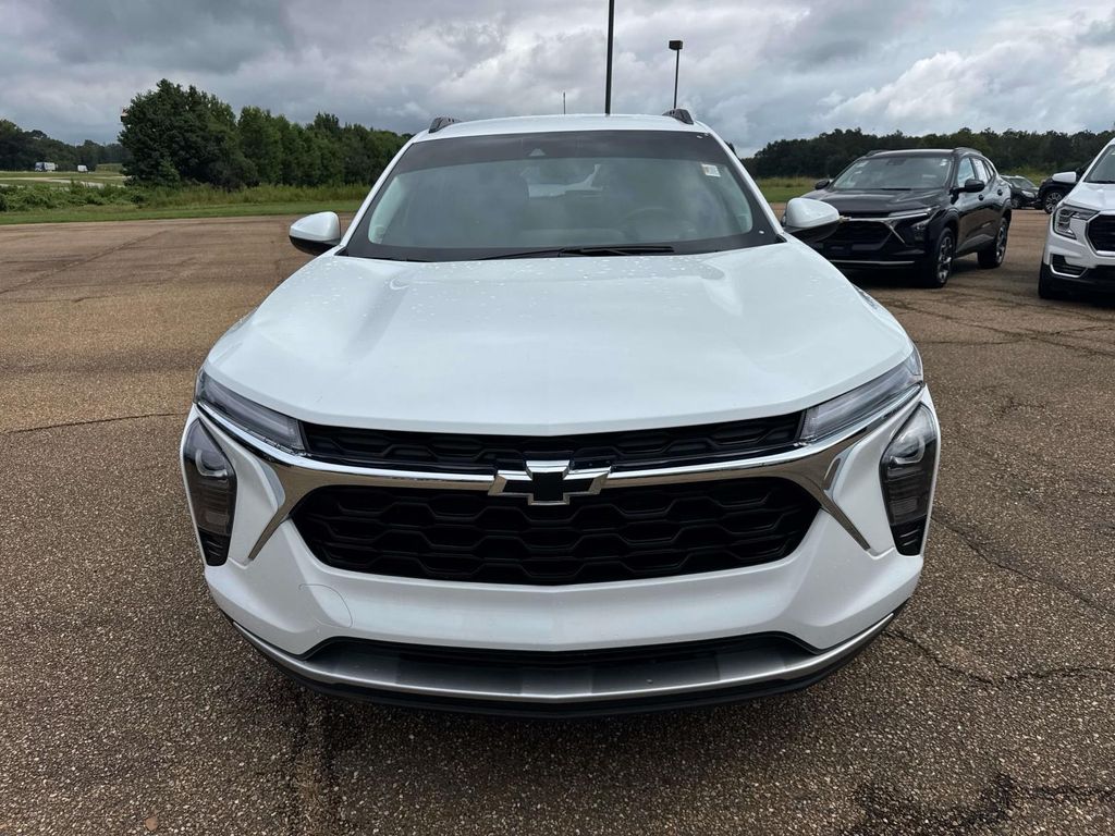 Used 2025 Chevrolet Trax LT SUV
