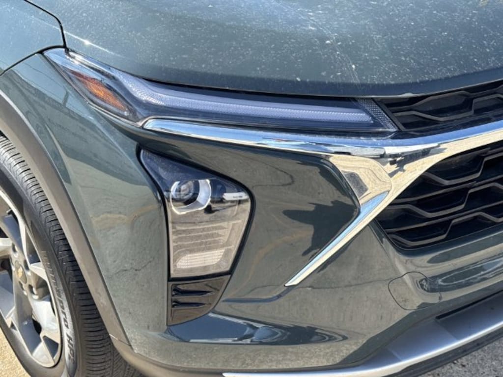 Used 2025 Chevrolet Trax LT SUV