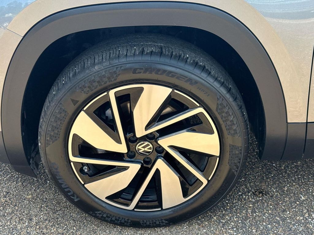 Used 2025 Volkswagen Atlas 2.0T SE w/Technology SUV
