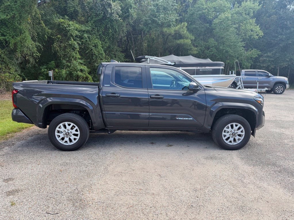 2025 Toyota Tacoma SR5 - Photo 8