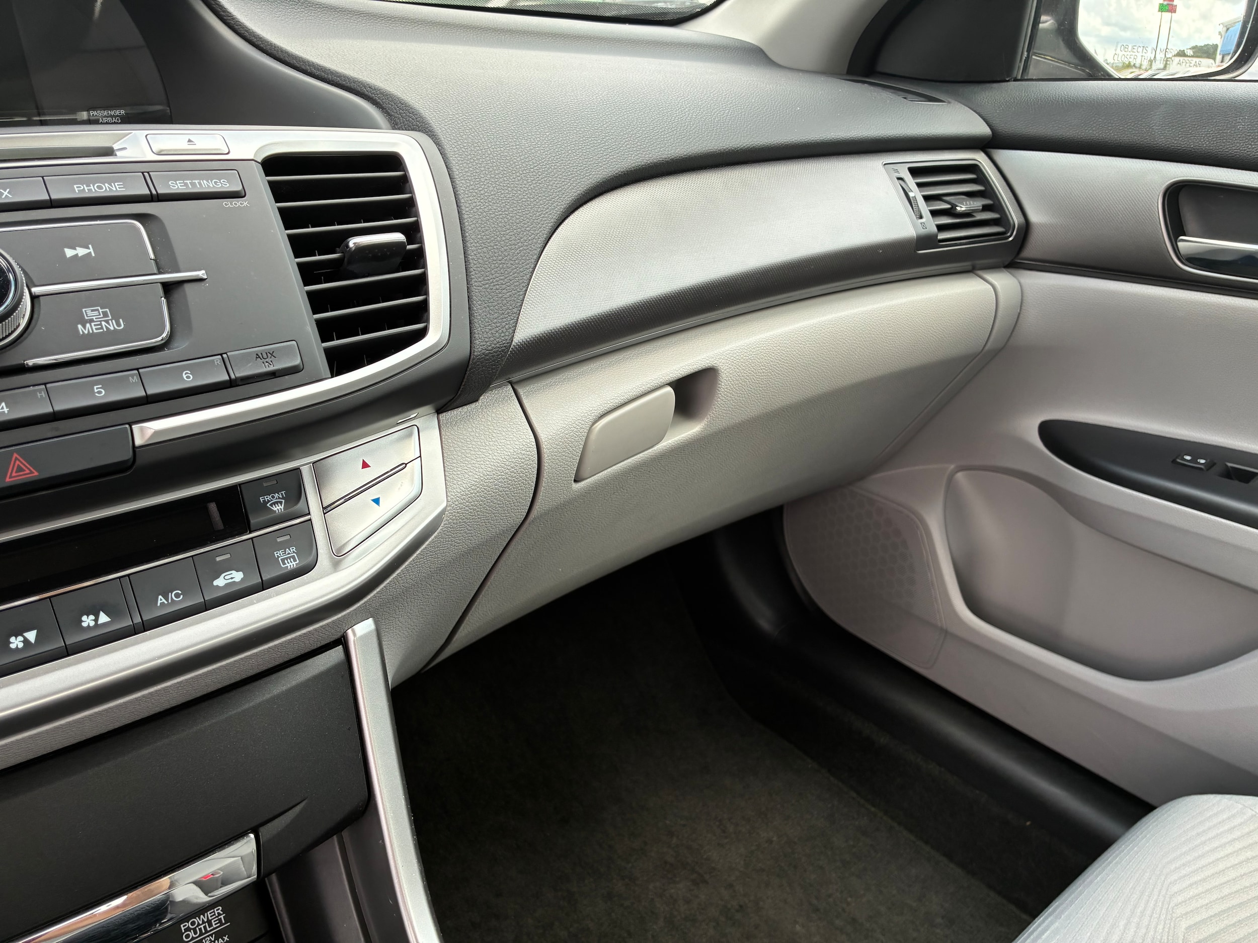 2015 Honda Accord LX - Photo 16