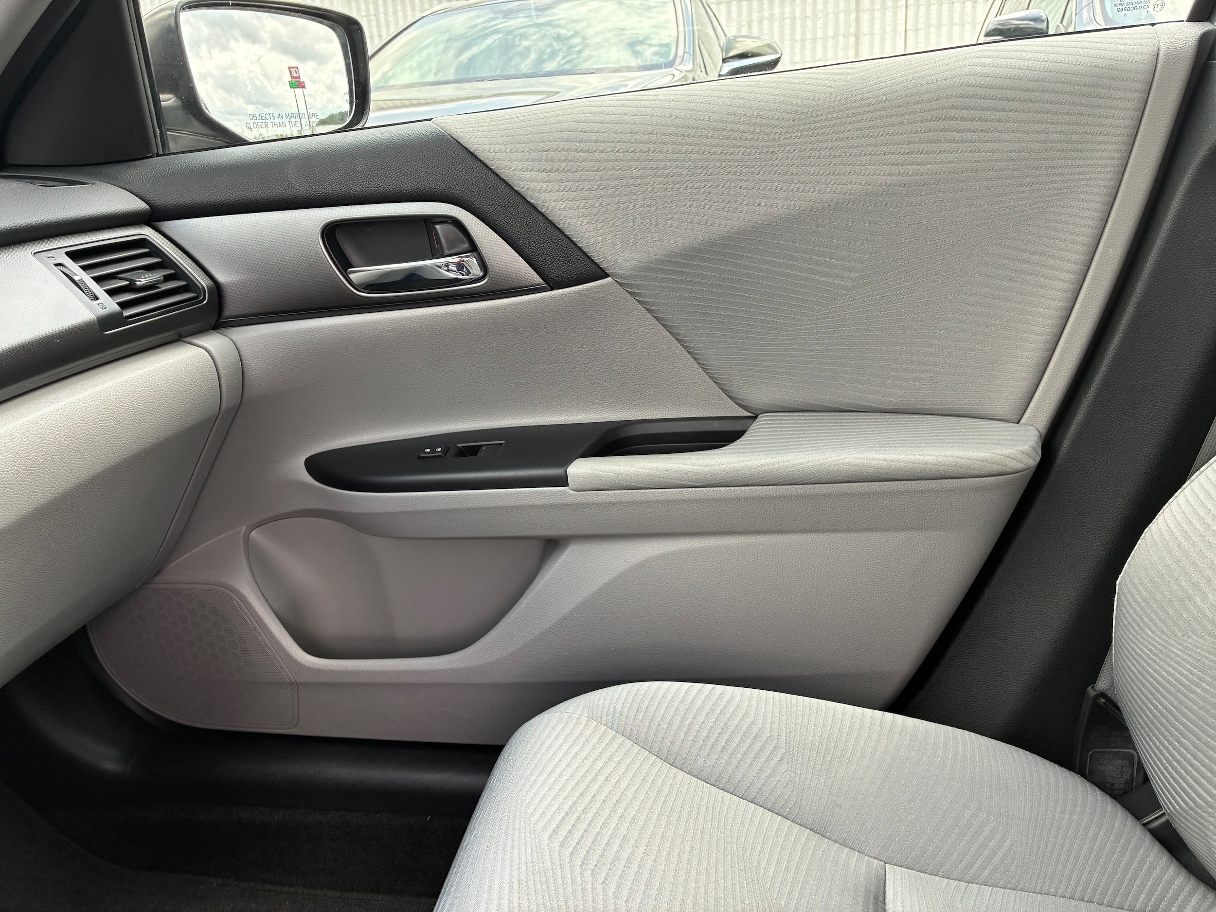 2015 Honda Accord LX - Photo 14