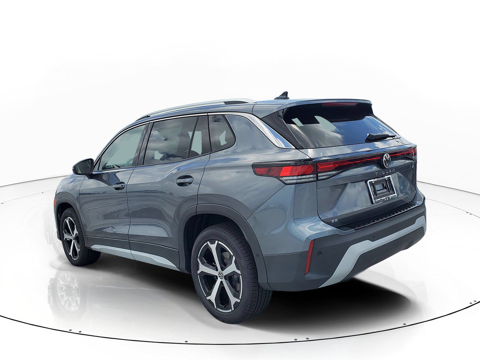 New 2026 Volkswagen Tiguan SE SUV