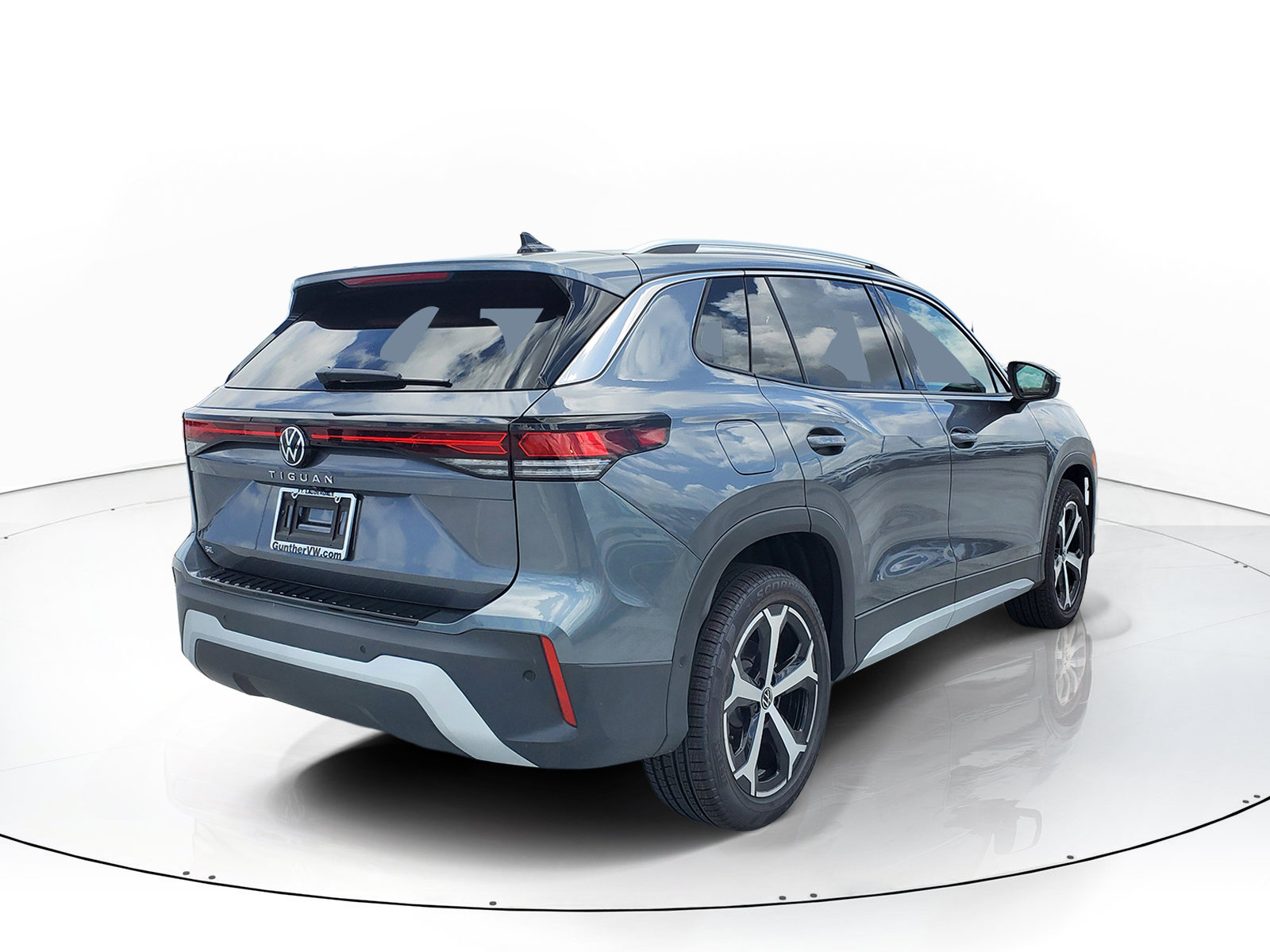 New 2026 Volkswagen Tiguan SE SUV