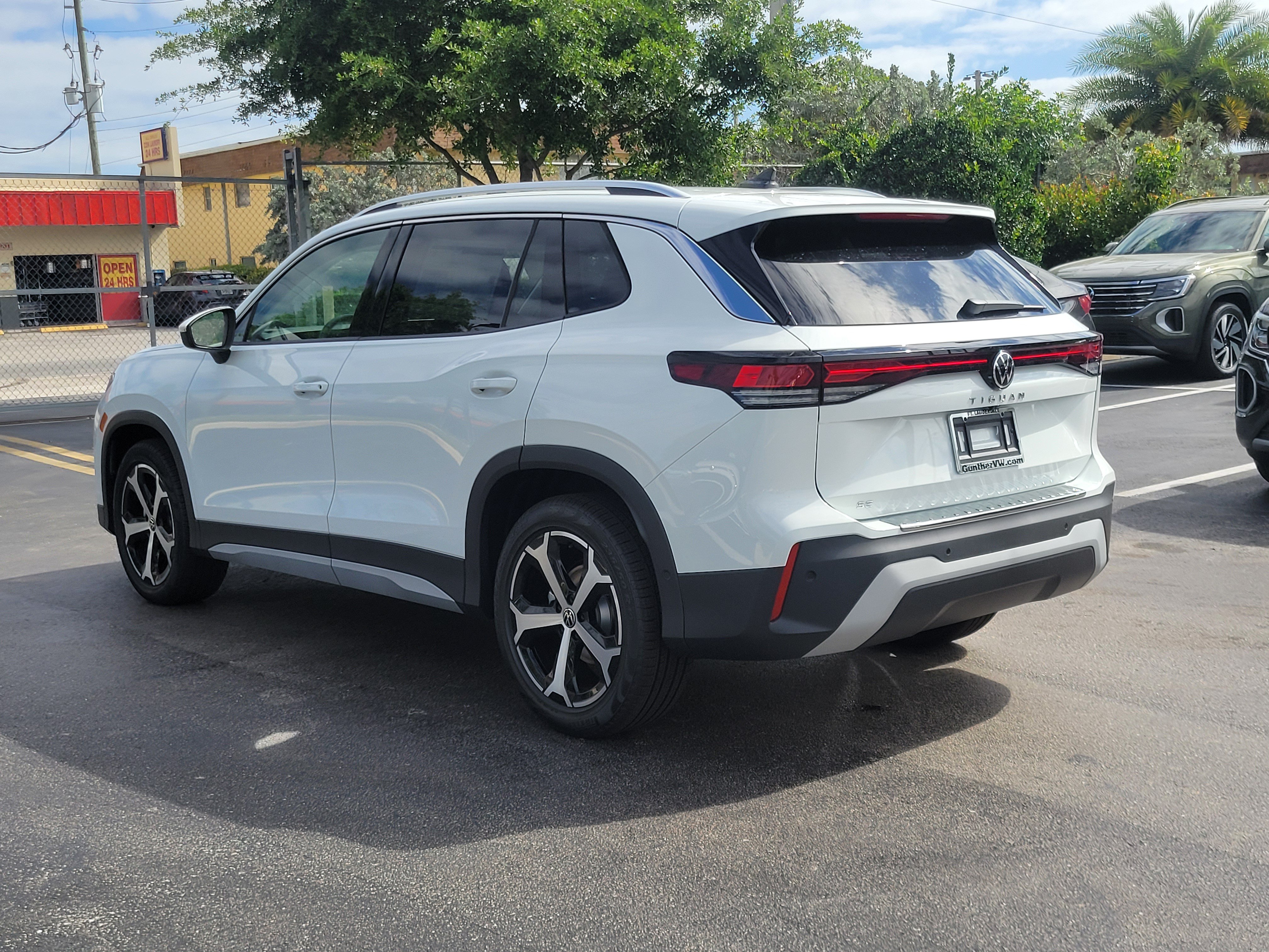 New 2026 Volkswagen Tiguan SE SUV