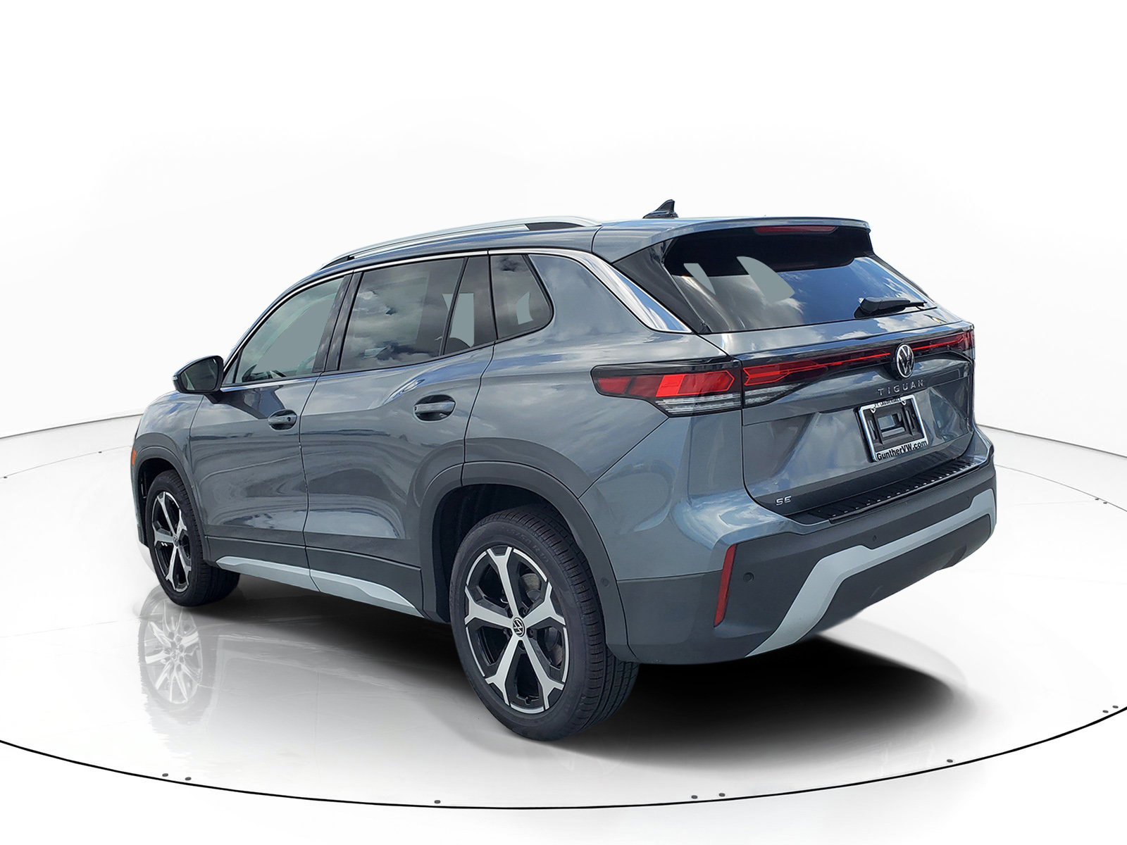 New 2026 Volkswagen Tiguan SE SUV