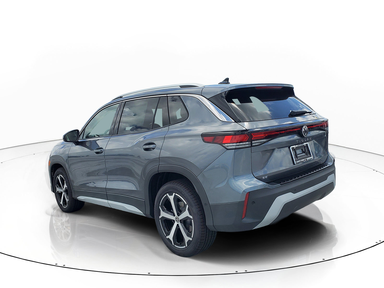 New 2026 Volkswagen Tiguan SE SUV