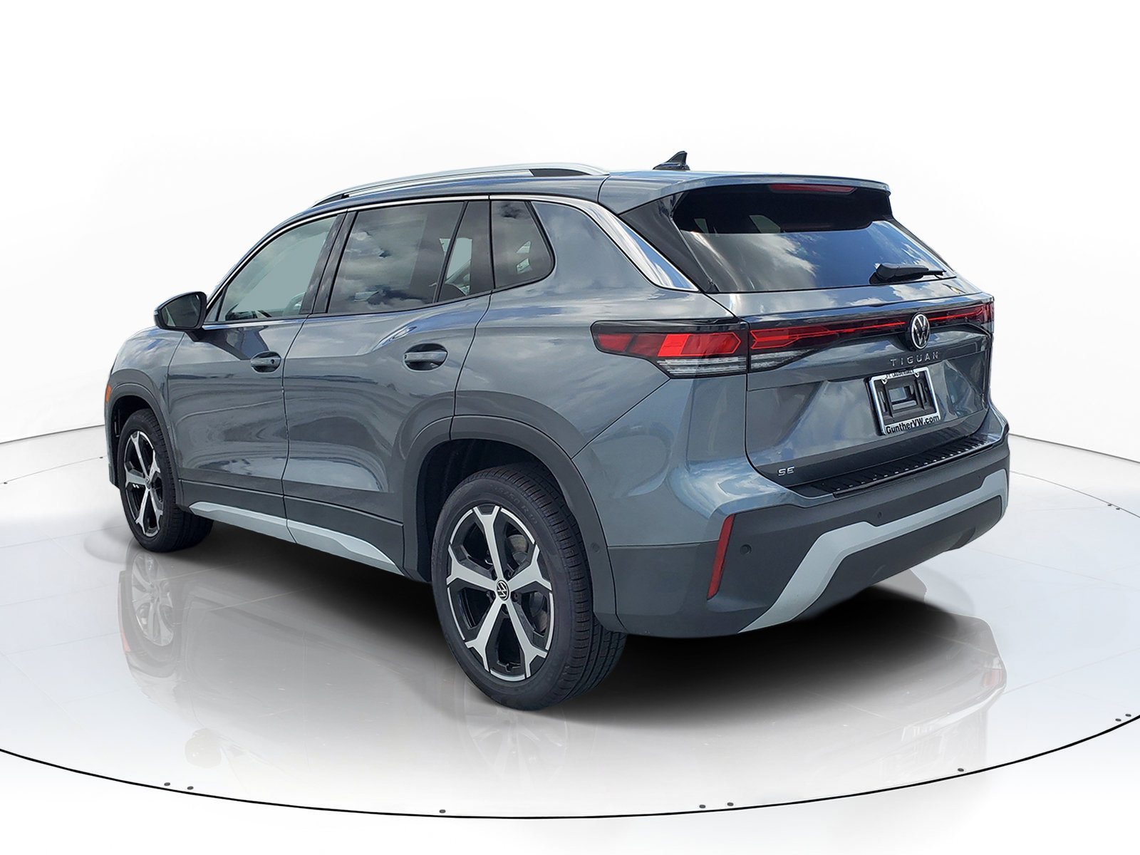 New 2026 Volkswagen Tiguan SE SUV