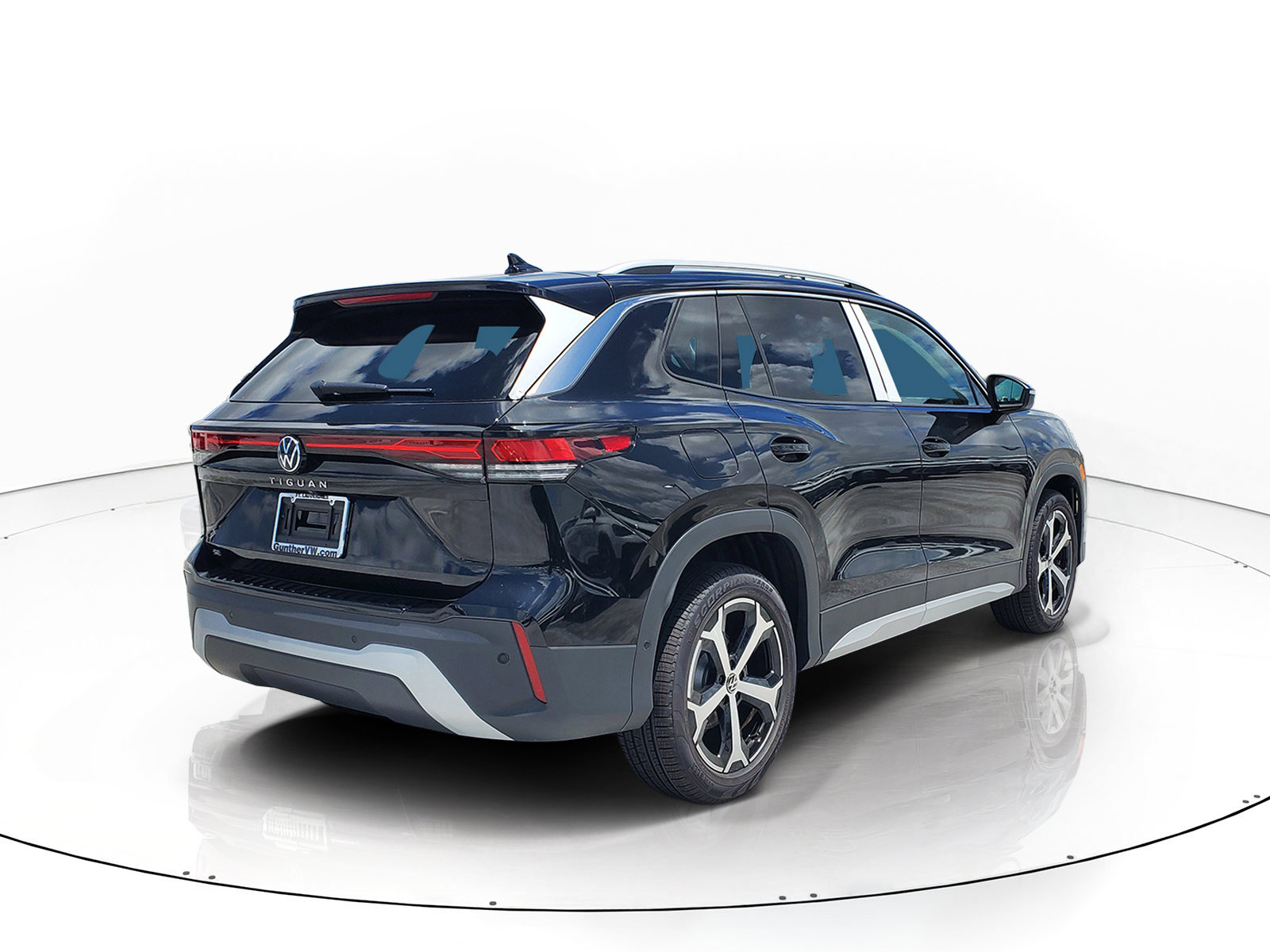 New 2026 Volkswagen Tiguan SE SUV