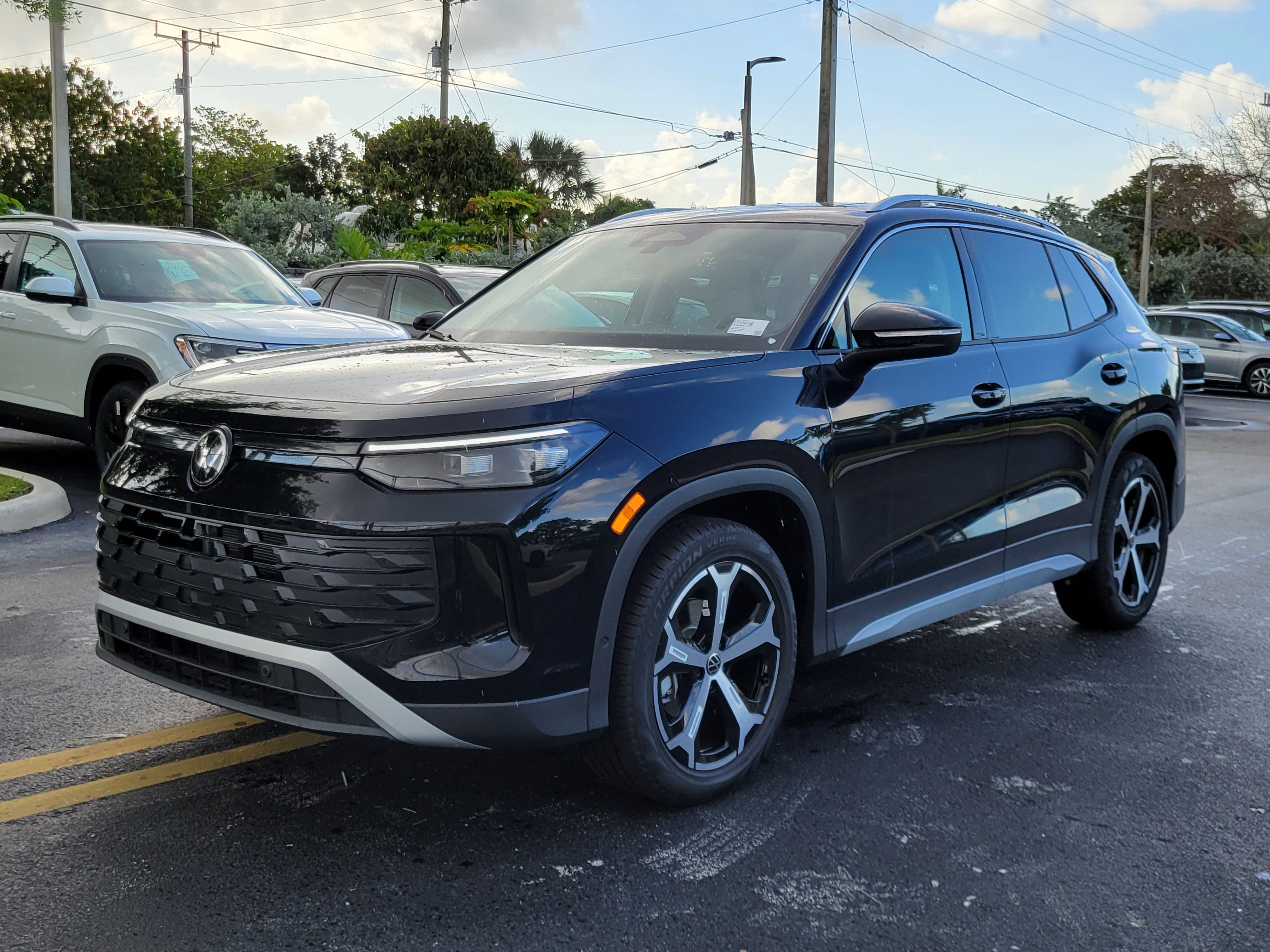 New 2026 Volkswagen Tiguan SE SUV